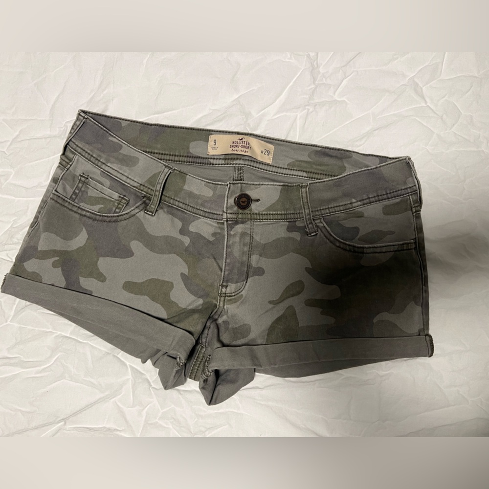 Hollister Camo Green Women's Shorts 9